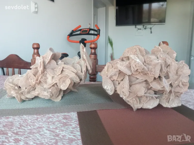 Огромни и прекрасни Пустинни рози-Сахара.Обявената цена е за двете и не подлежи на коментар., снимка 1