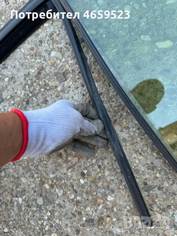 Уплътнения околу стъклта на задна лява врата на Vw Touran 1t0845211 само за 20лв., снимка 4 - Части - 52543916