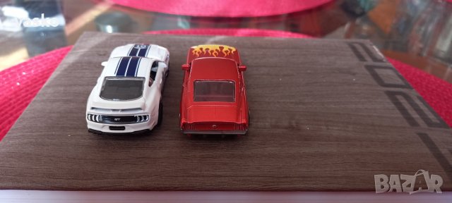 МУСТАНГ-Мажорет 1:64, снимка 4 - Колекции - 39659554