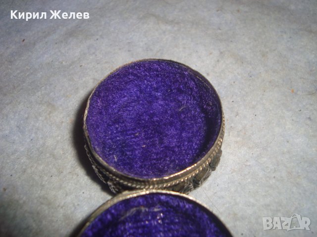 СТАРА ОРИЕНТАЛСКА ОРНАМЕНТИРАНА КУТИЙКА с ВЕНЕЦИАНСКО ЦВЕТНО СТЪКЛО И ПЛЮШ ОТВЪТРЕ за БИЖУТА 77811, снимка 9 - Антикварни и старинни предмети - 38138896
