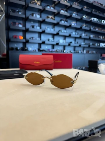 очила с черен обикновен калъф и ув защита cartier , снимка 3 - Слънчеви и диоптрични очила - 51080485