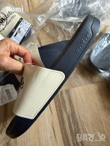 Чисто нови оригинални чехли adidas adilette ! 42,43 н, снимка 4 - Мъжки чехли - 53385537