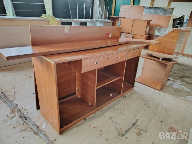 Щандове , шкафове и гръб за магазин, снимка 4 - Стелажи и щандове - 52655240