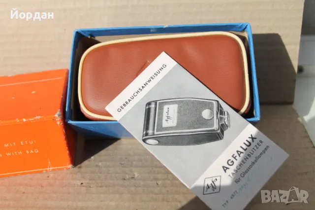 Немска светкавица за фото апарат ''Agfalux'' с калъф, снимка 3 - Антикварни и старинни предмети - 49546857