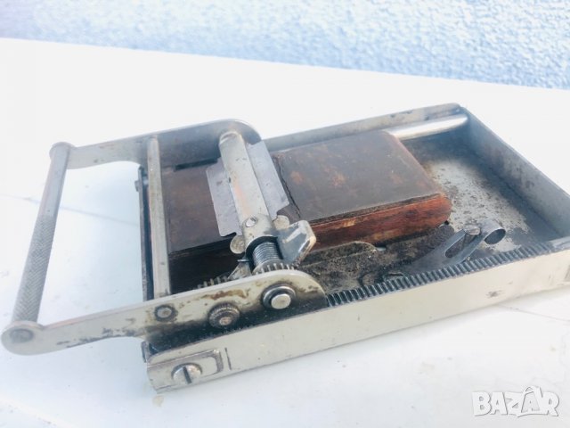 Машинка за заточване на бръснарски ножчета SERVUS!, снимка 4 - Антикварни и старинни предмети - 27251507