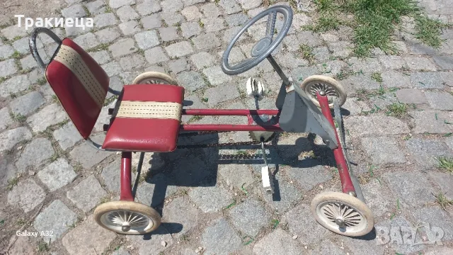 ГОЛЯМА СТАРА ДЕТСКА КОЛИЧКА С ПЕДАЛИ 