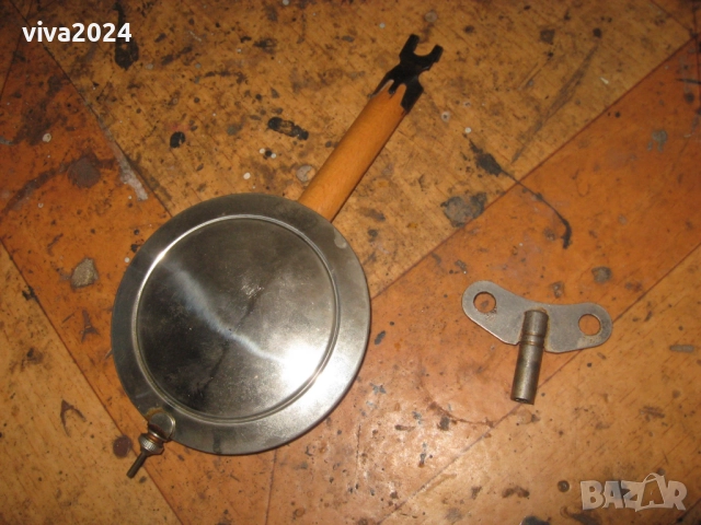 маховик и ключ за стенен часовник