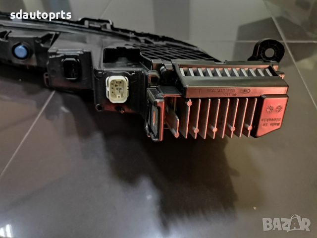 Ляв Горен Фар BMW G70 i7 Crystal Swarovski Кристал Сваровски 9879935, снимка 10 - Части - 43085345