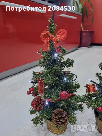 Елхичка с украса и лампички, снимка 2 - Декорация за дома - 48692612