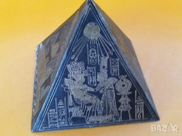 пирамида старинна бронз с инкрустации, снимка 3 - Декорация за дома - 50759175