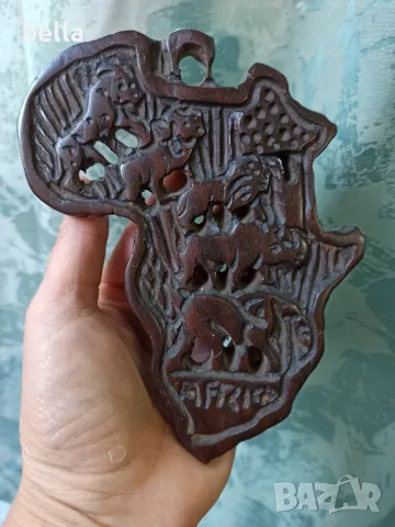 Ръчно изработена дървена плоча за стена с континент Африка и местни животни, снимка 1