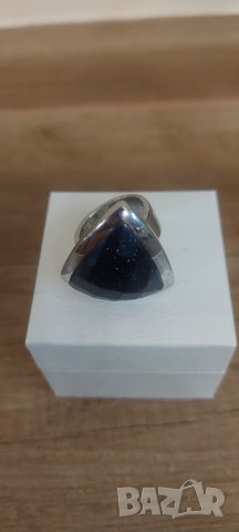 Сребърен пръстен с голям триъгълен черен камък внос от Дубай