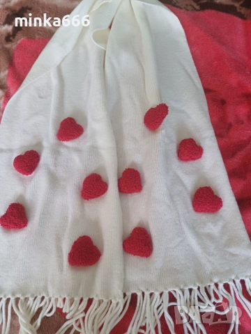 Красив дамски шал с сърца, снимка 3 - Шалове - 53328430