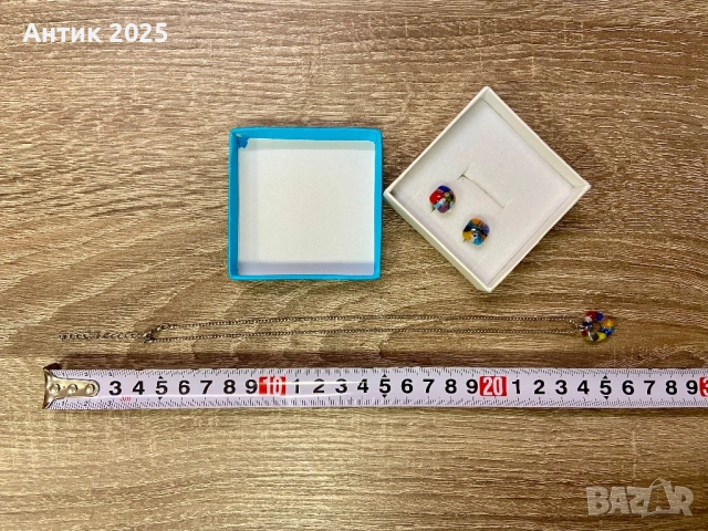 Ярък комплект от муранско стъкло: обеци тип „пусети“ и медальон-сърце на верижка, снимка 3 - Бижутерийни комплекти - 52856366