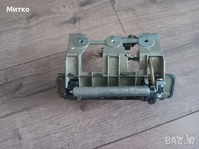 Продавам дръжка за Audi 80 B4 Avant., снимка 2 - Части - 49117396