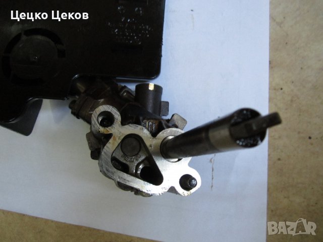 Маслена помпа от Фолксваген Венто, снимка 2 - Части - 39857345
