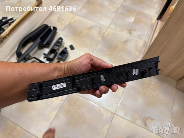 Вътрешна лайсна на предна лява врата на Ауди Audi A8 D4 4H само за 50лв. 4H0867409, снимка 2 - Части - 52898119