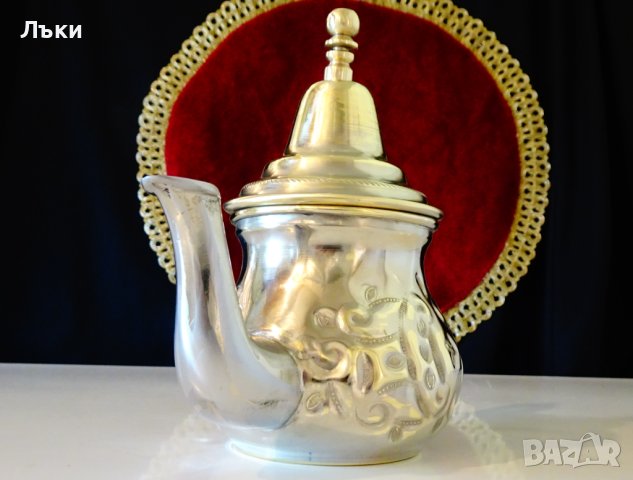 Арабски бронзов чайник за греяно вино,ракия,релеф. , снимка 3 - Антикварни и старинни предмети - 40590252