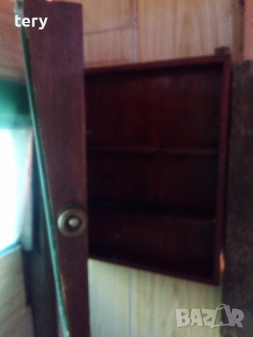 Продавам старинен шкаф , снимка 2 - Антикварни и старинни предмети - 52458020
