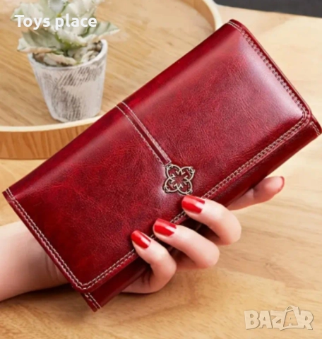 Голям кожен червен портфейл 