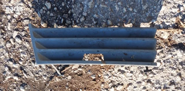 Дясна Решетка Предна Броня Мерцедес Е класа W210 (2), снимка 2 - Части - 48636593