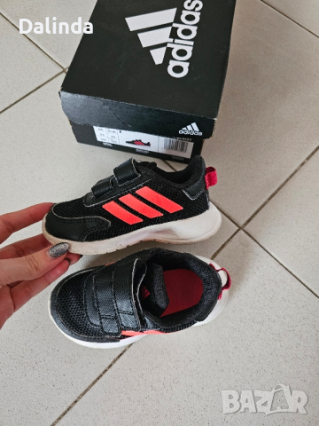 Детски пролетни маратонки Adidas 22 номер , снимка 4 - Детски маратонки - 44877046