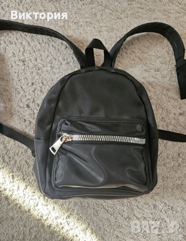 Малка черна раница