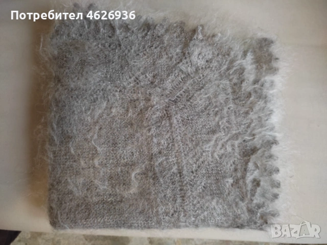 Ръчно плетен шал от кози пух