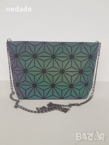 Дамска нова малка чанта Хамелеон през тяло или през рамо с дръжка синджир. Звездовидна шарка. , снимка 1
