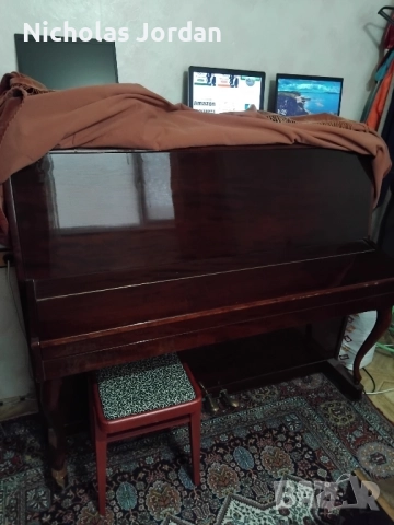 Продавам пиано "KOMITAS"