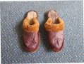Кожухени чехли, пантофи и ръкавици, снимка 1 - Антикварни и старинни предмети - 36926961