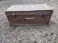 Стар плетен куфар, снимка 1 - Антикварни и старинни предмети - 37531149