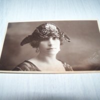 Два красиви женски фотографски портрета картички от 1922г., снимка 2 - Други ценни предмети - 37199539