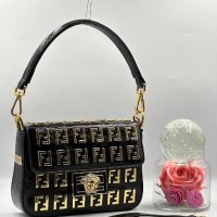 💥Fendi Versace уникални дамски чанти / различни цветове💥, снимка 8 - Чанти - 43613084
