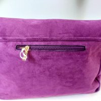 Красива чанта, велур, цвят бордо, производство Италия , снимка 3 - Чанти - 39339364