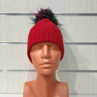Нова зимна дамска червена шапка с шарен помпон/пух, снимка 8 - Шапки - 35478427