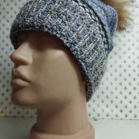 Дамска плетена шапка с папулка- мпш43, снимка 1 - Шапки - 43302211