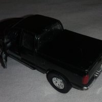 2002 Dodge Ram Quad Cab 4x4 - Maisto 1/50, снимка 2 - Колекции - 38146985