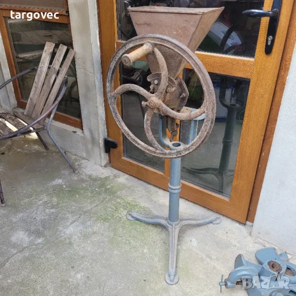 уникална старинна мелница за зърна, снимка 1