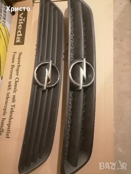 Решетка преден капак за Опел Астра г , снимка 1