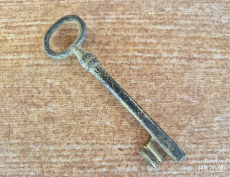 Стар голям бронзов ключ, снимка 1