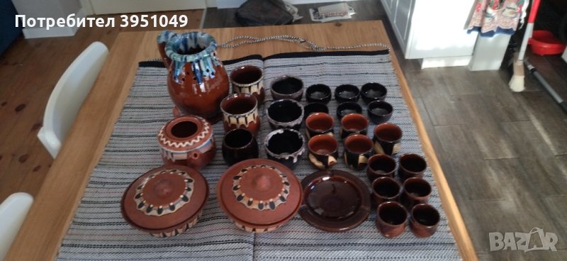Стари керамични съдове + престилка от народа носия

, снимка 1