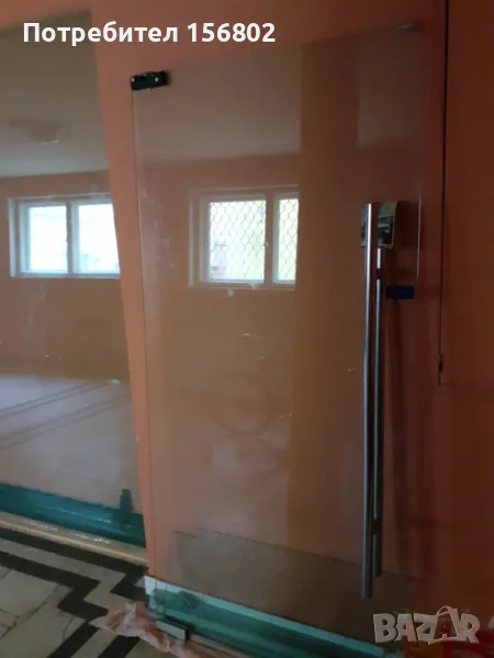 Стъклена врата с подов механизъм, снимка 1