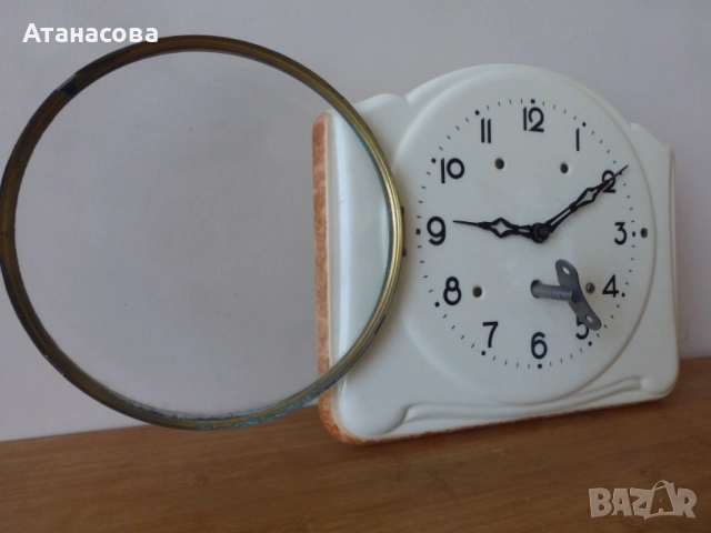 Немски стенен порцеланов часовник с ключ 1930 г, снимка 4 - Антикварни и старинни предмети - 52103449