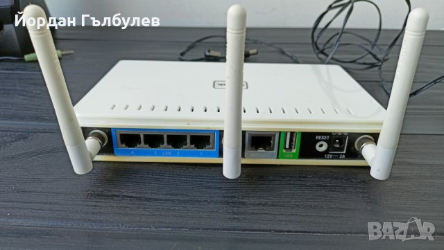 D-Link Гигабитов рутер, снимка 2 - Рутери - 38162522