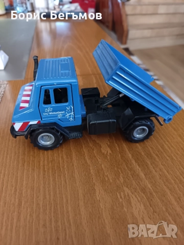 Камионче Мерцедес/Mercedes-Benz  Unimog  1:32 , снимка 3 - Колекции - 52258117