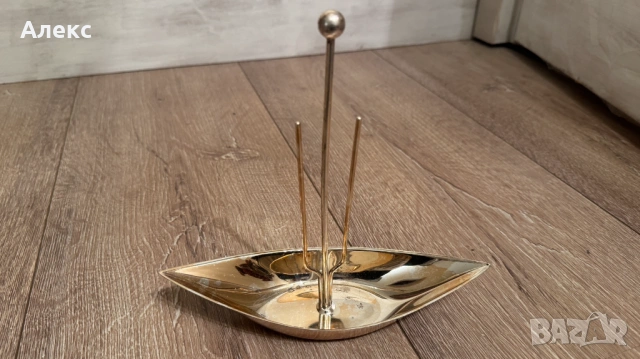 Wmf– лъжичник или салфетник.