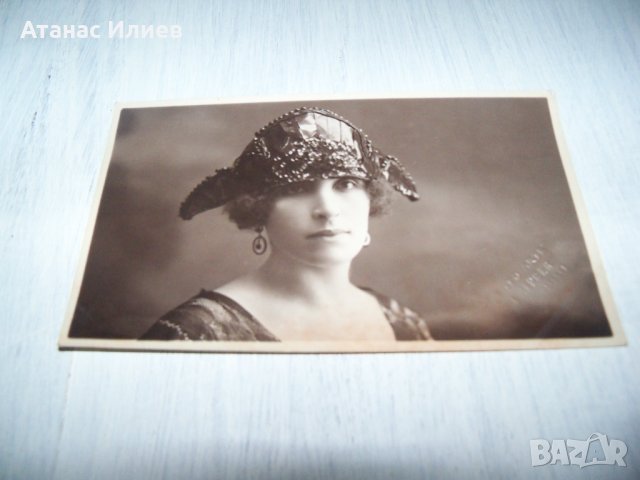 Два красиви женски фотографски портрета картички от 1922г., снимка 2 - Други ценни предмети - 37199539