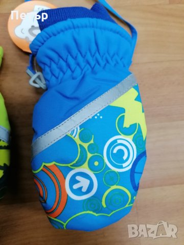 Продавам нови красиви водоустойчиви детски ръкавици с един пръст и връзки за окачване през врата , снимка 3 - Шапки, шалове и ръкавици - 35138175