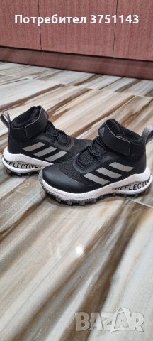 оригинални Adidas детски боти номер 28,5 , снимка 1 - Детски маратонки - 43574147